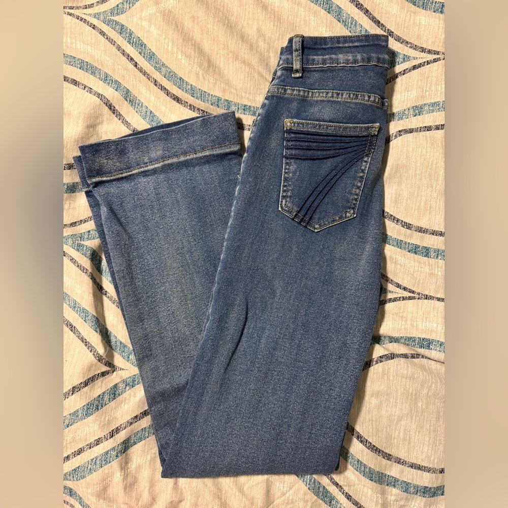 “Sevens” knockoff jeans fit size 24-25, 34” long